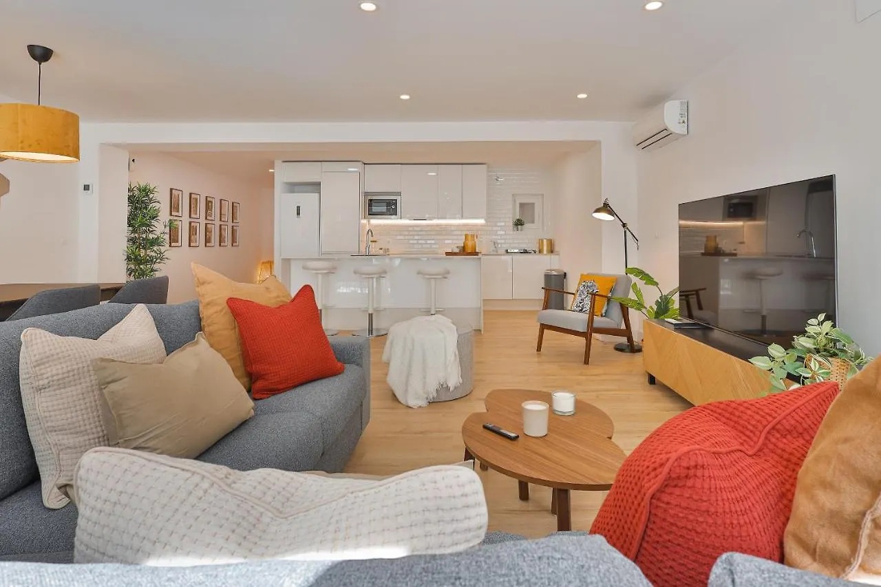 Apartment C26 Gorgeous 4 Bdrm Apartament In Plaza Uncibay Malaga Spain