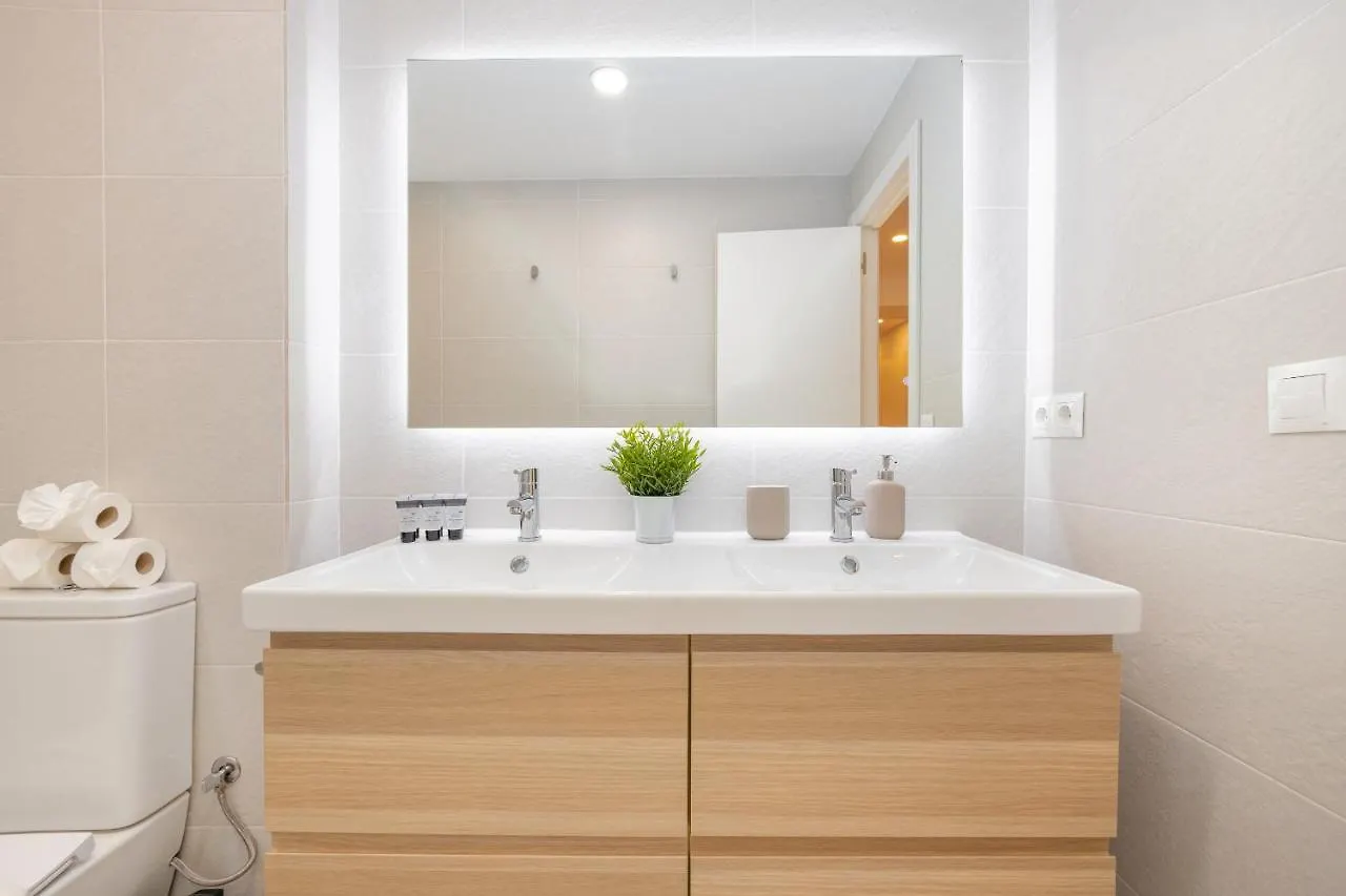 Apartment C26 Gorgeous 4 Bdrm Apartament In Plaza Uncibay Malaga Spain