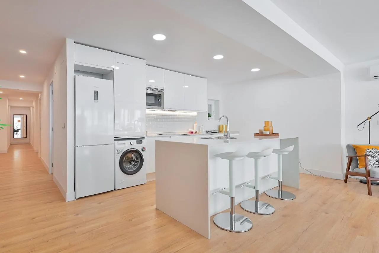 C26 Gorgeous 4 Bdrm Apartament In Plaza Uncibay Malaga 0*,