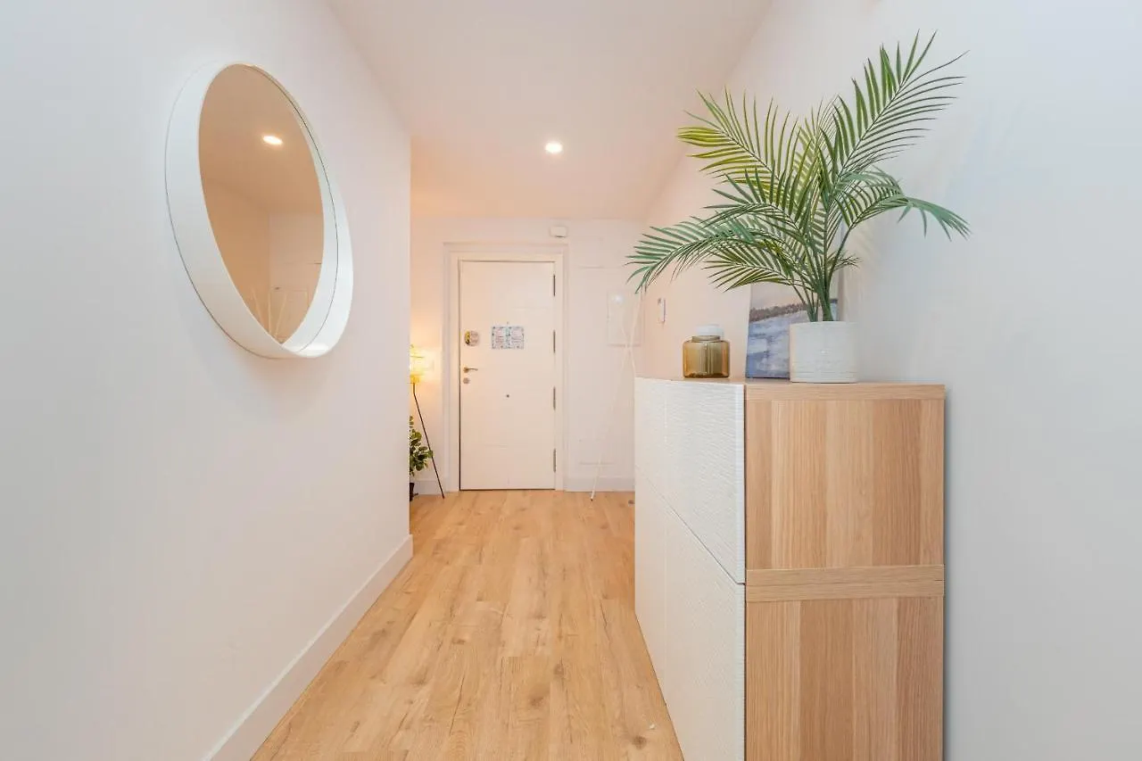 Apartment C26 Gorgeous 4 Bdrm Apartament In Plaza Uncibay Malaga