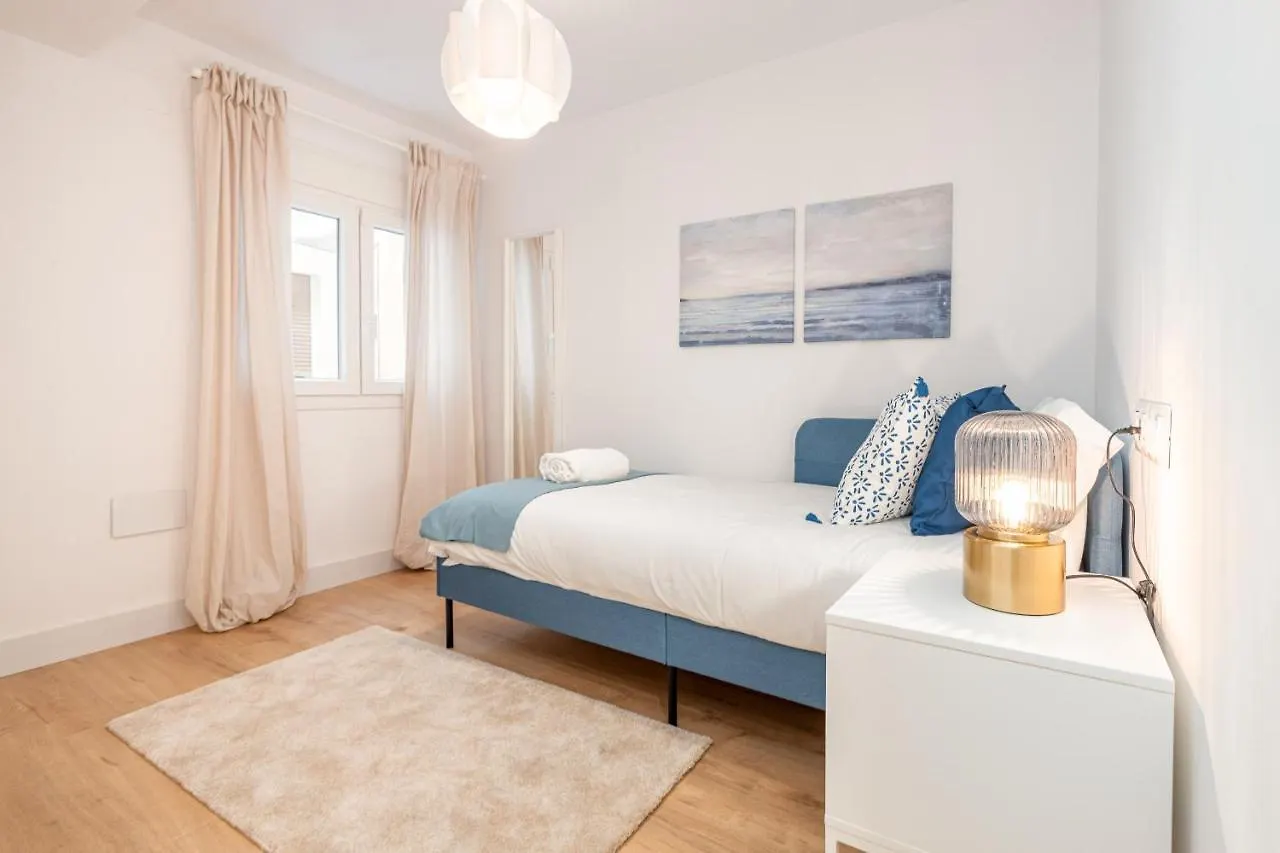 Apartment C26 Gorgeous 4 Bdrm Apartament In Plaza Uncibay Malaga Spain