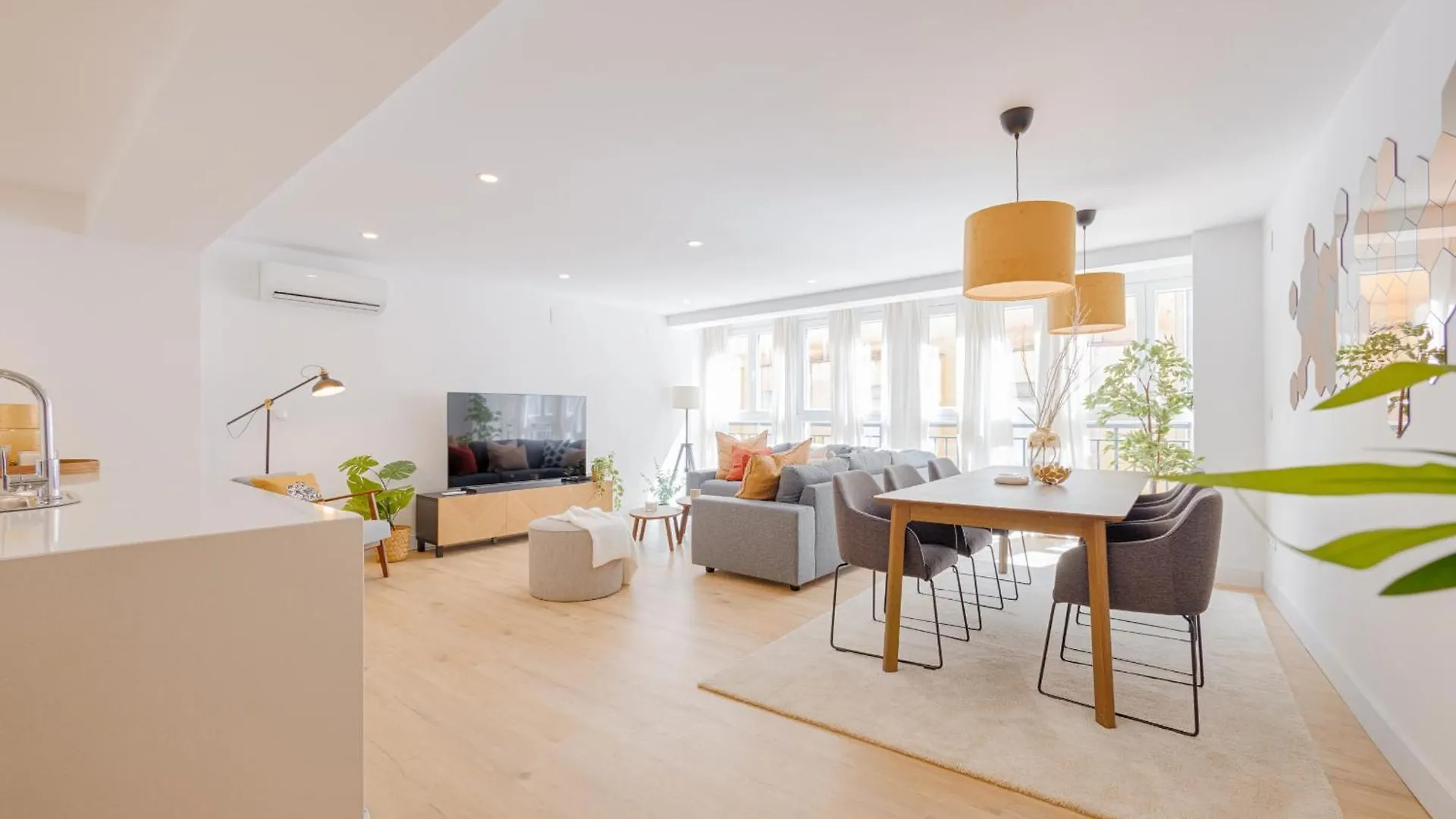C26 Gorgeous 4 Bdrm Apartament In Plaza Uncibay Málaga Spagna