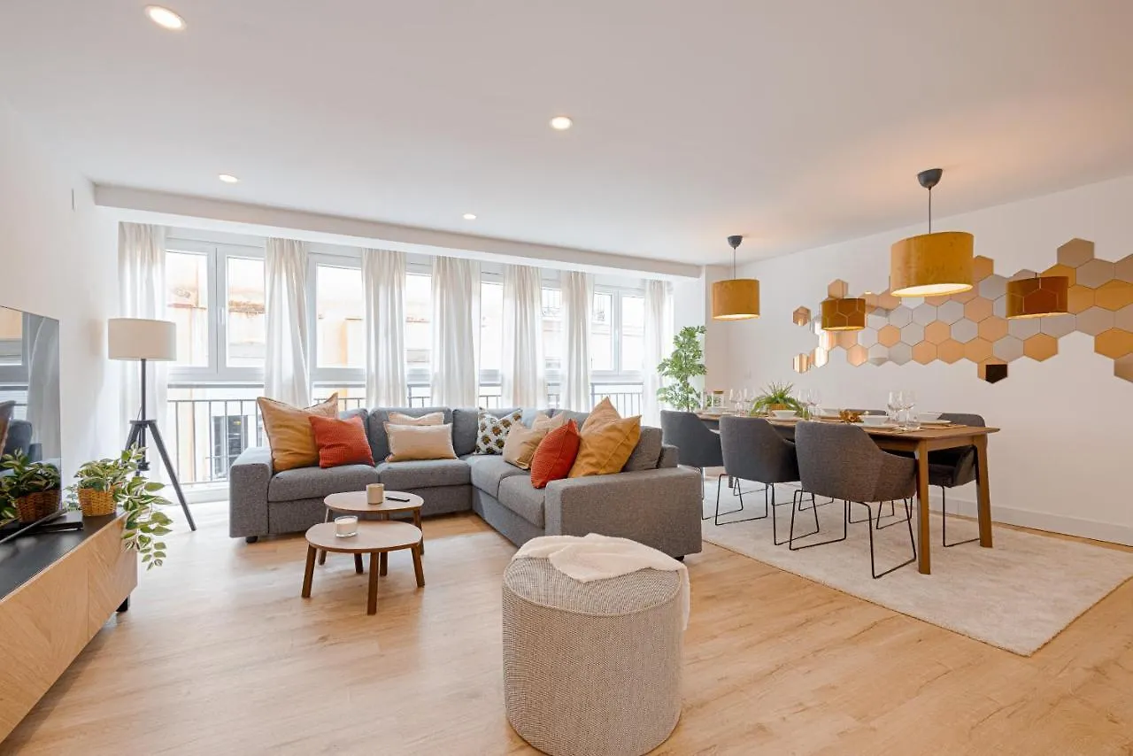 C26 Gorgeous 4 Bdrm Apartament In Plaza Uncibay Malaga 0*,  Spain