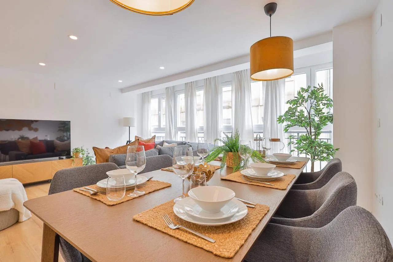 Apartment C26 Gorgeous 4 Bdrm Apartament In Plaza Uncibay Malaga