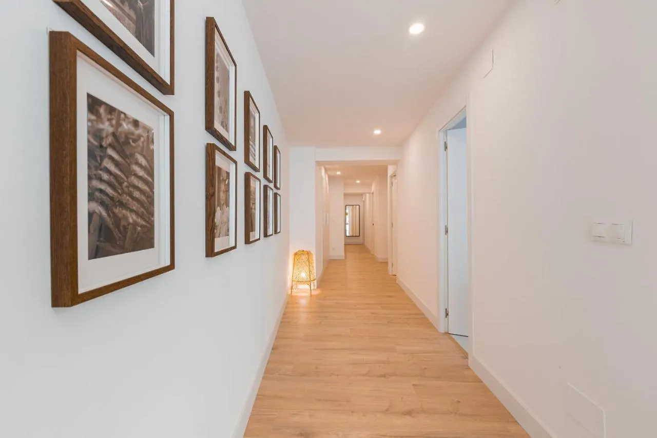 Apartamento C26 Gorgeous 4 Bdrm Apartament In Plaza Uncibay Málaga